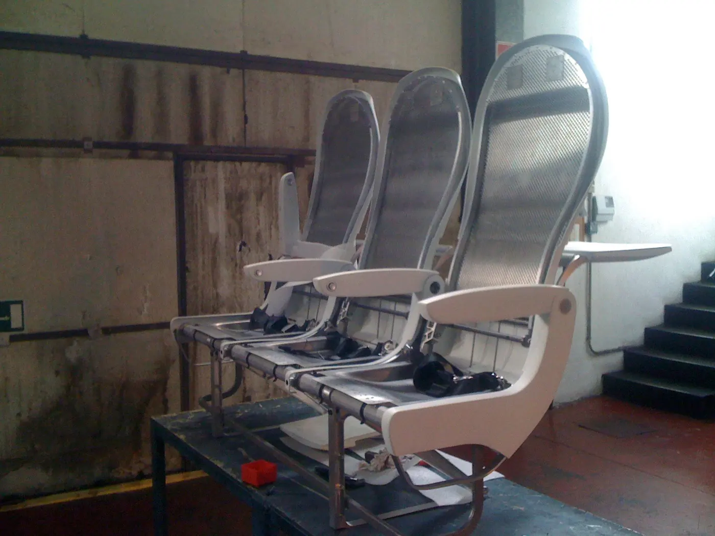 Conjunto de butacas de avión montadas